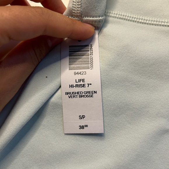 Aritzia TNA Biker Shorts - Picture 3 of 5